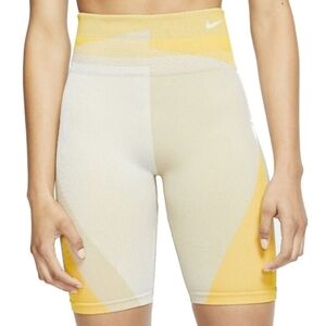 NWT Nike Icon Clash Seamless 8" Training Shorts